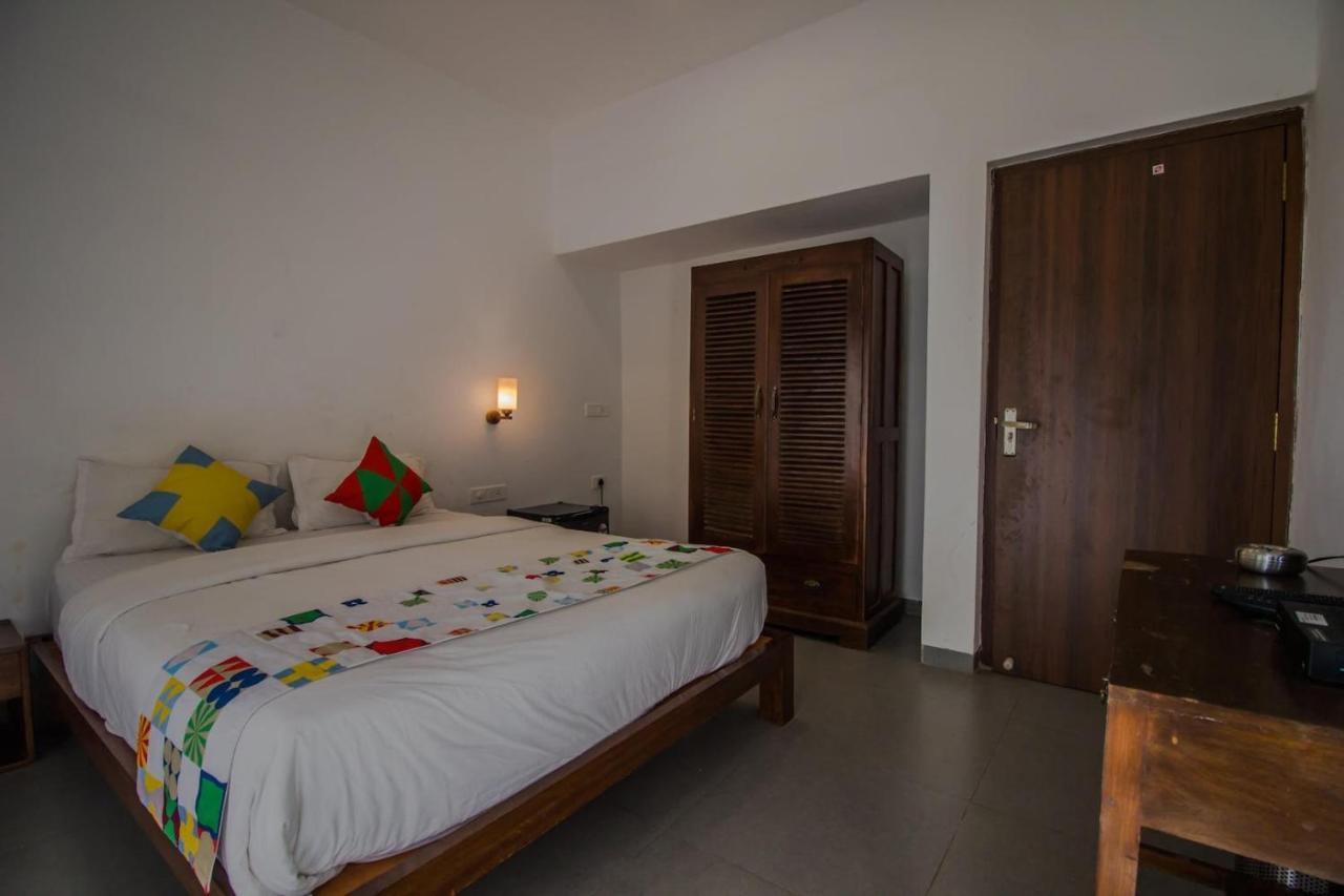 Ziba Beach Morjim Exterior photo