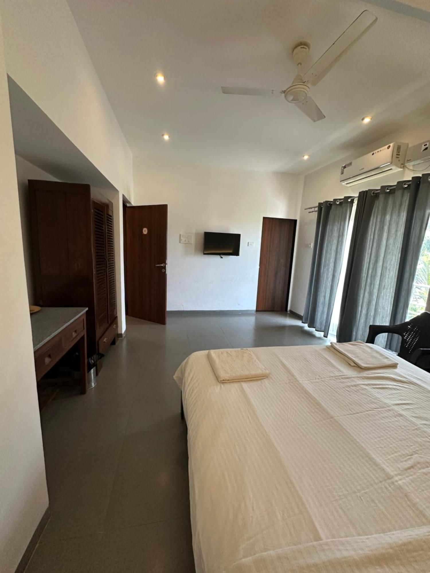 Ziba Beach Morjim Exterior photo